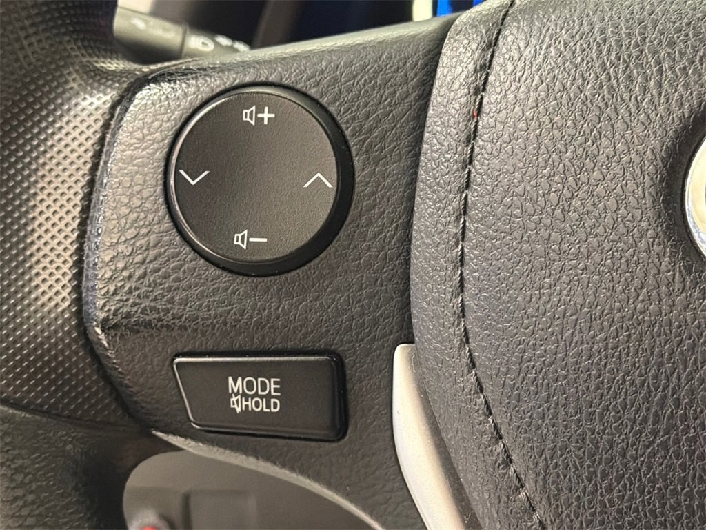 Used 2018 Toyota Corolla LE image 28