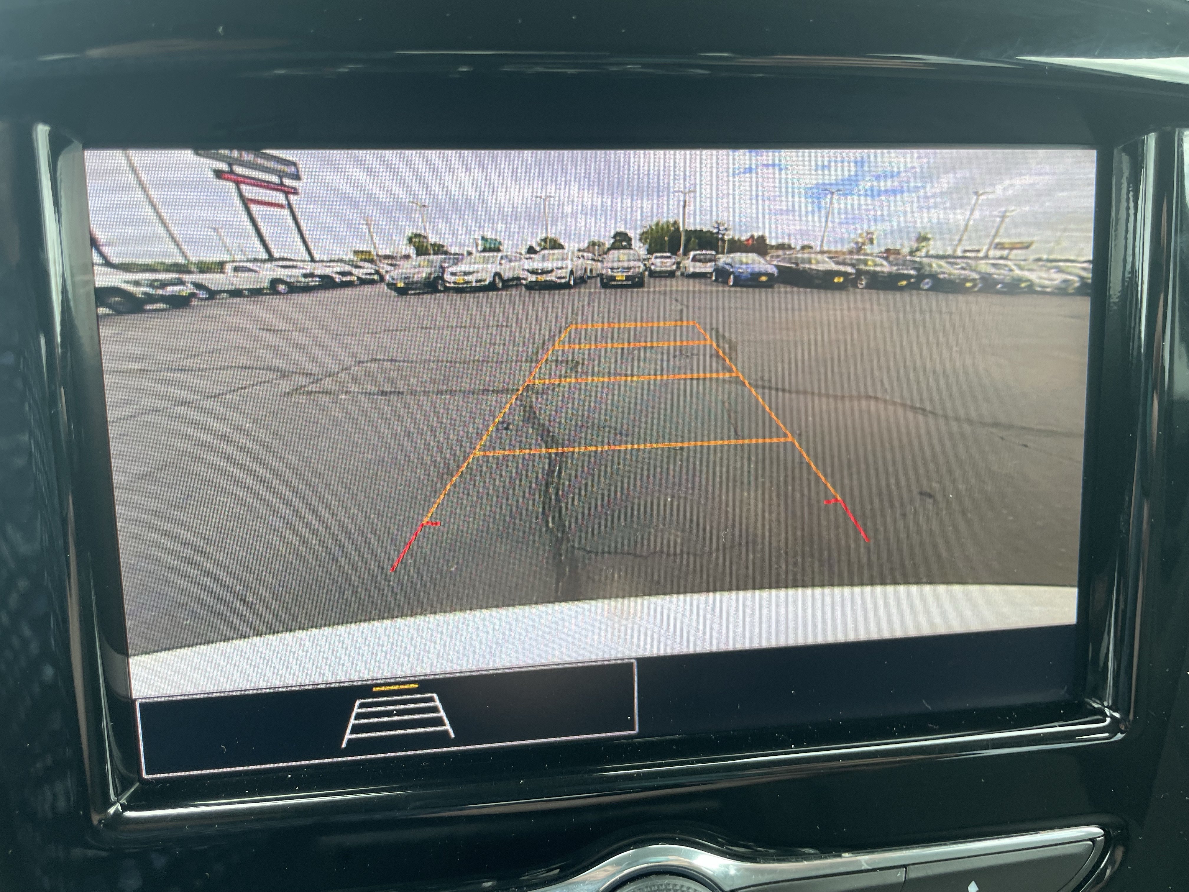 Used 2020 Chevrolet Traverse LS AWD/4WD image 21