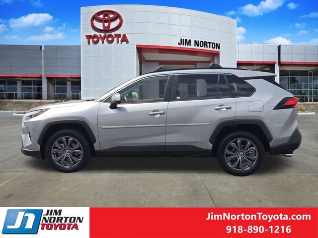 Used 2025 Toyota RAV4 XLE Premium AWD/4WD image 5