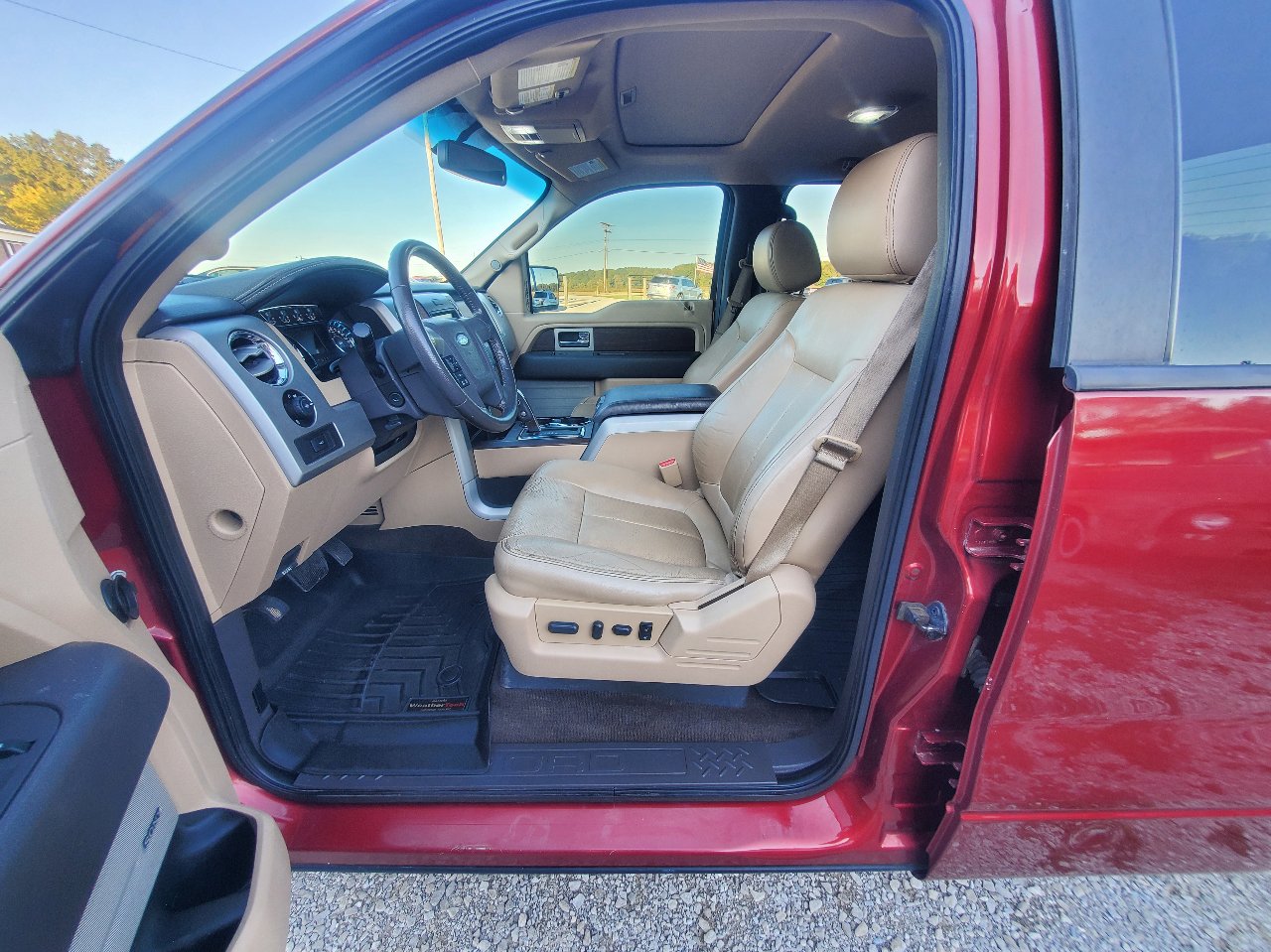 Used 2014 Ford F150 Lariat w/ Equipment Group 502A Luxury image 14