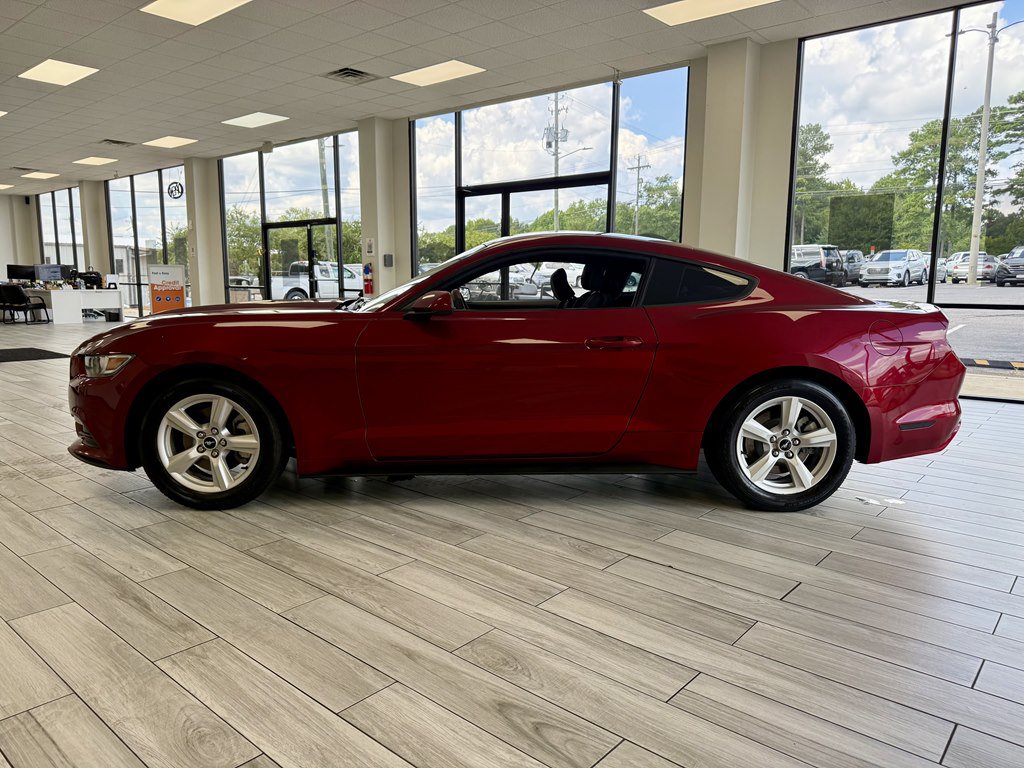 Used 2017 Ford Mustang Coupe RWD image 4
