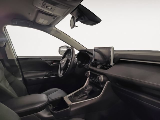 Used 2025 Toyota RAV4 XLE AWD/4WD image 14