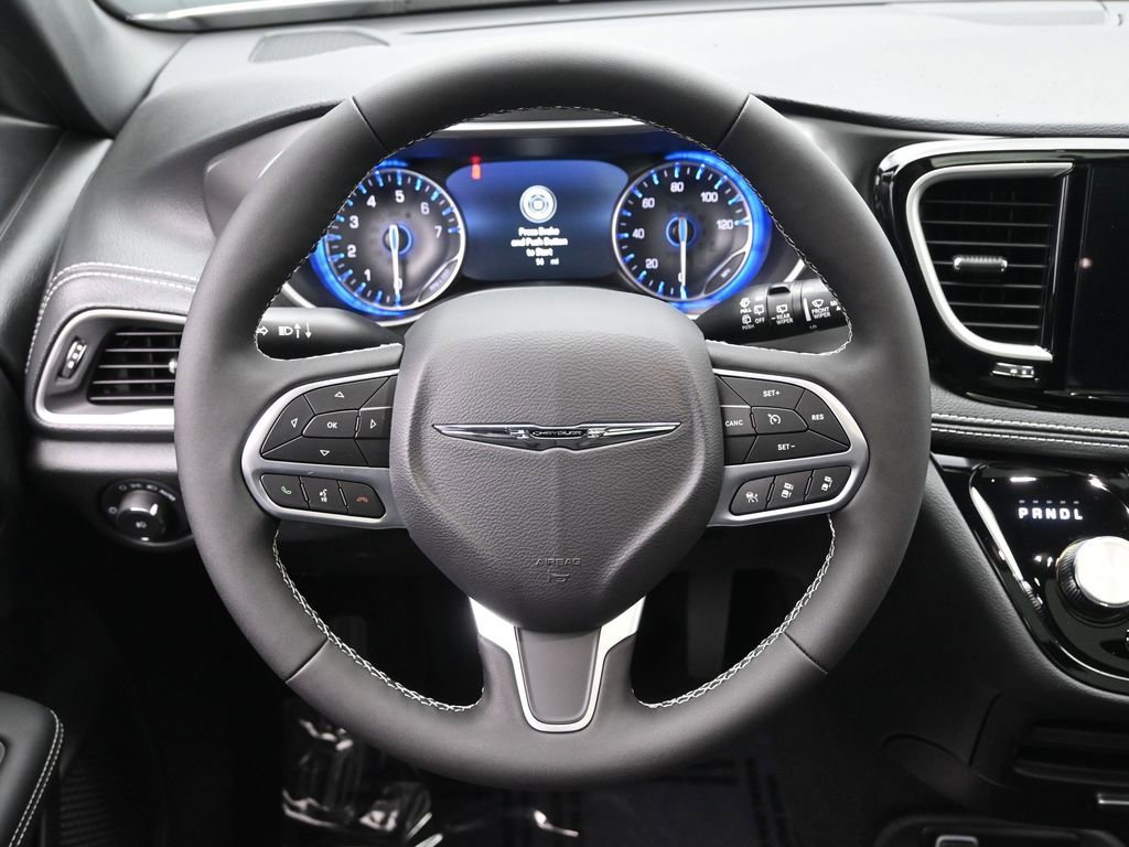 New 2026 Chrysler Pacifica Select image 17