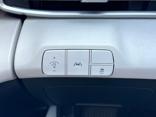 Used 2021 Hyundai Elantra Limited image 33