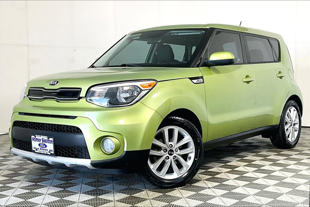 Used 2017 Kia Soul + image 2