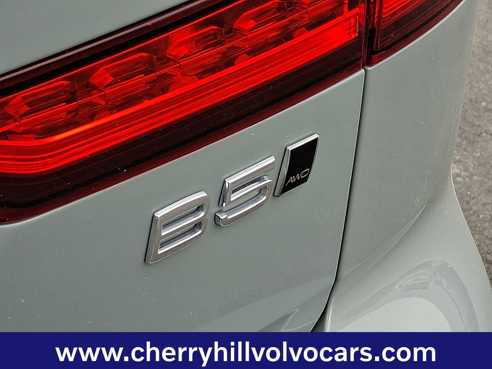 Certified 2025 Volvo V60 B5 Cross Country Plus image 31