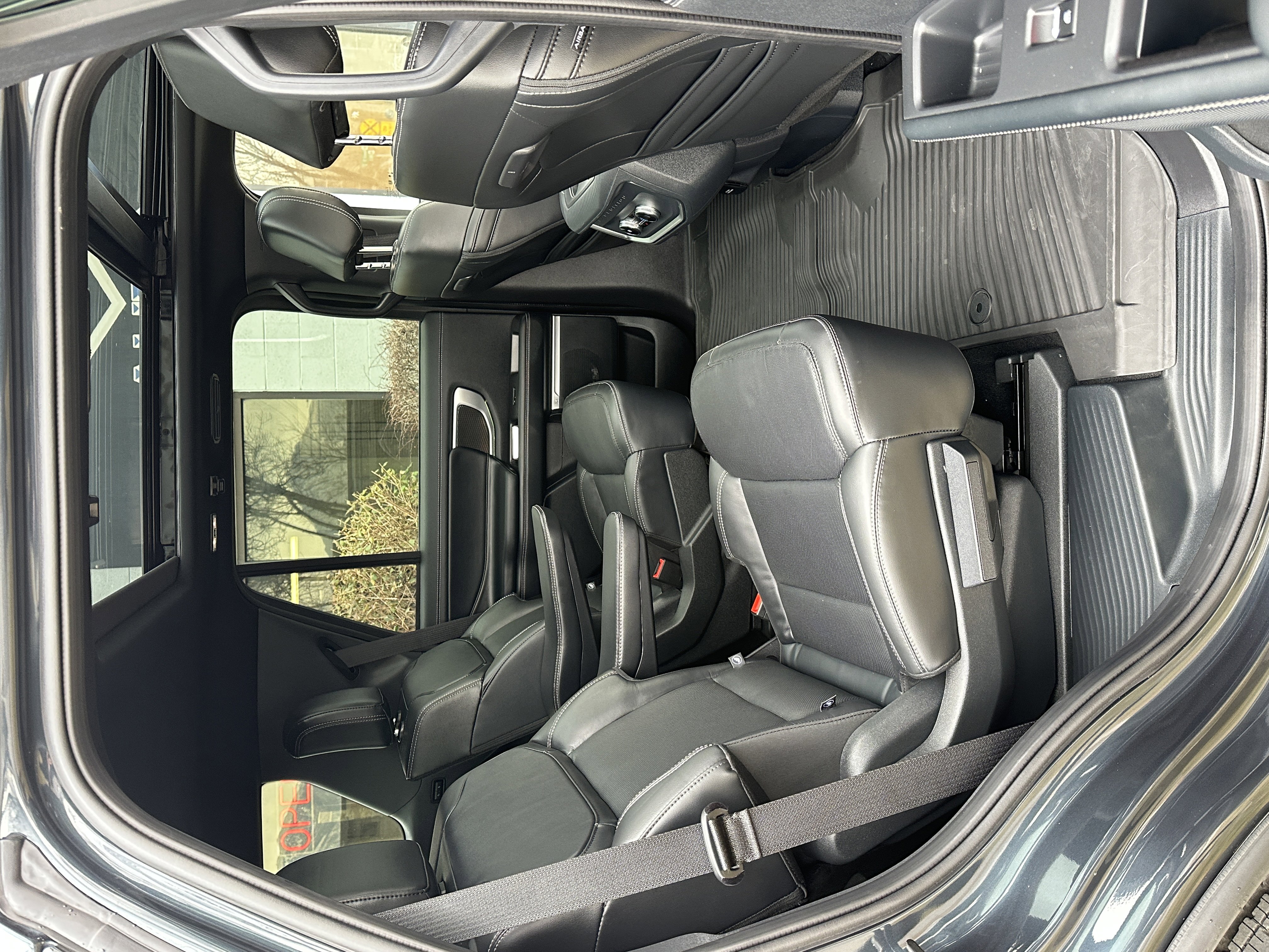 Used 2025 Ford Expedition Platinum w/ Stealth Appearance Package AWD/4WD image 28