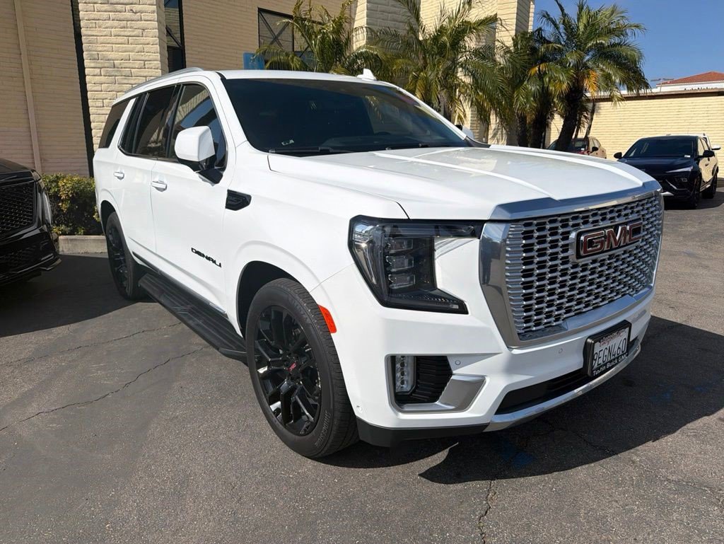 Certified 2023 GMC Yukon Denali w/ Advanced Technology Package AWD/4WD image 3