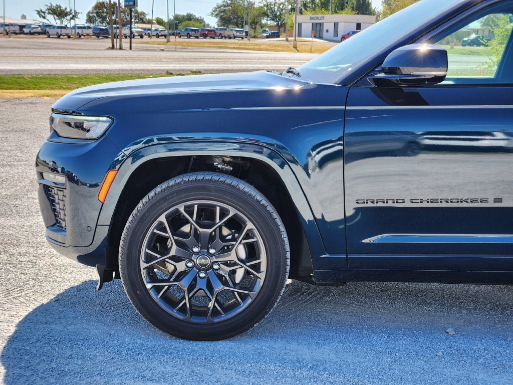 New 2027 Jeep Grand Cherokee L Summit w/ Obsidian Package AWD/4WD image 5