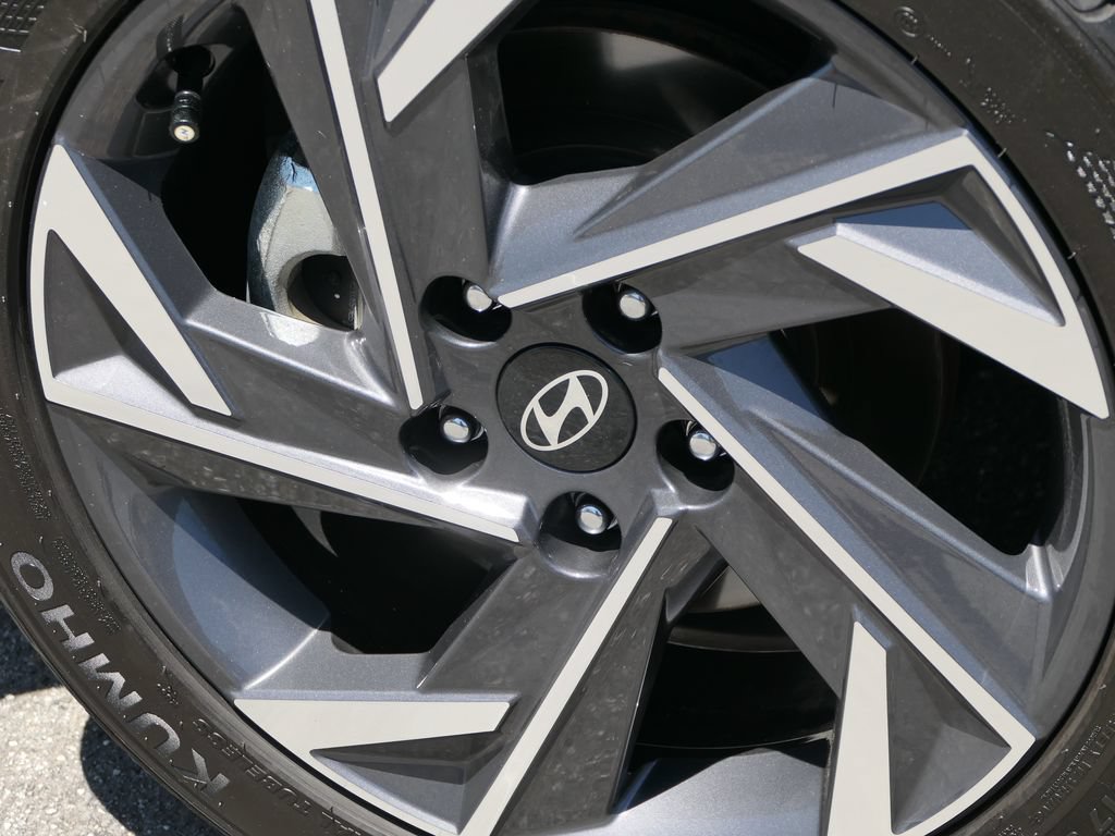 Certified 2025 Hyundai Elantra Sport FWD image 11