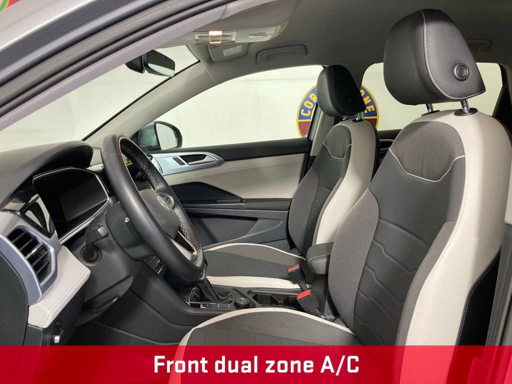 Used 2025 Volkswagen Taos SE AWD/4WD image 11