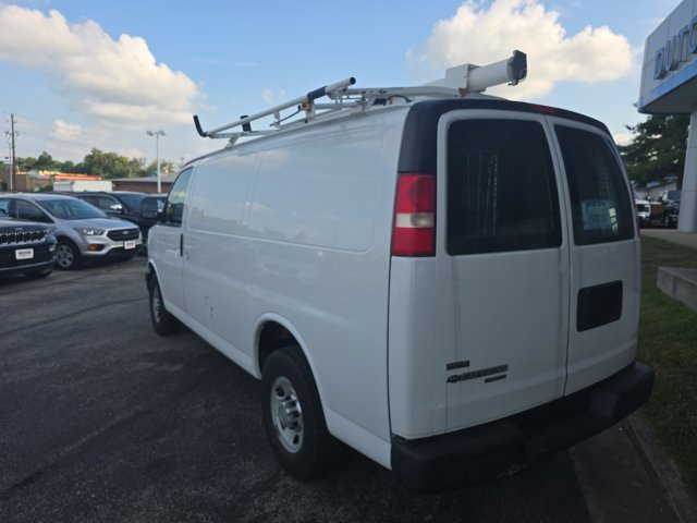 Used 2011 Chevrolet Express 2500 image 3