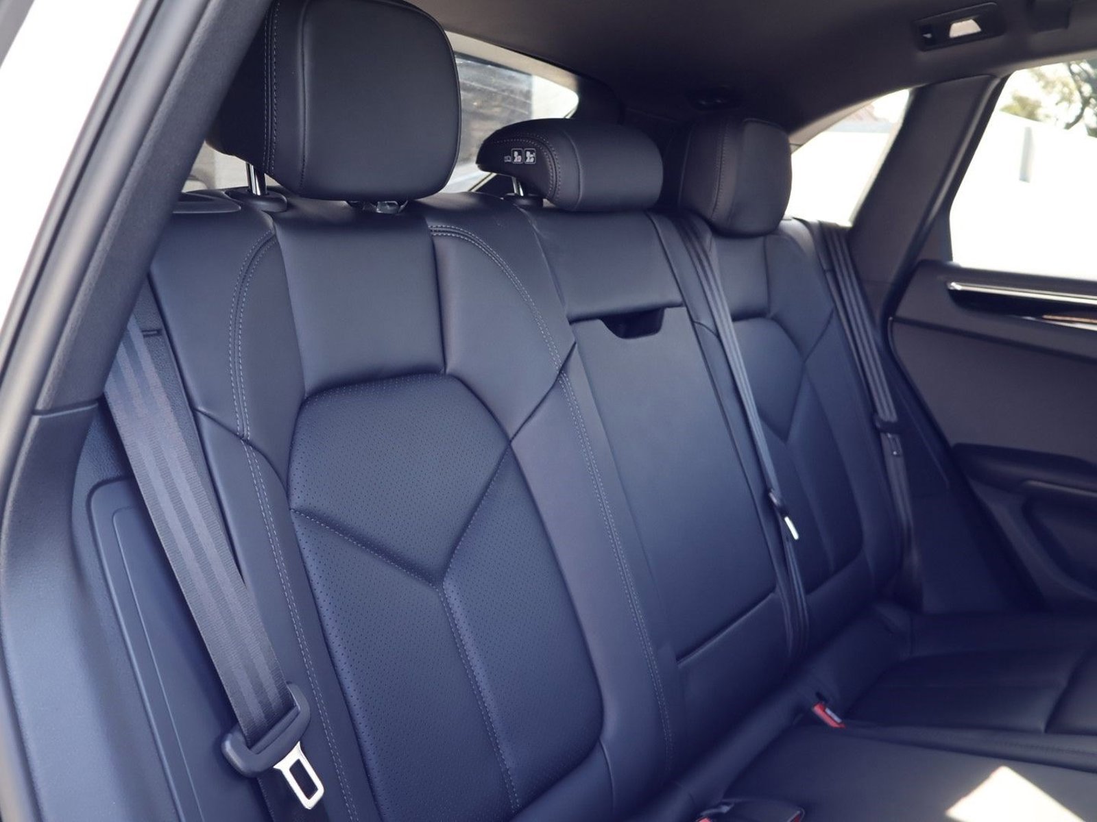 Certified 2025 Porsche Macan image 23