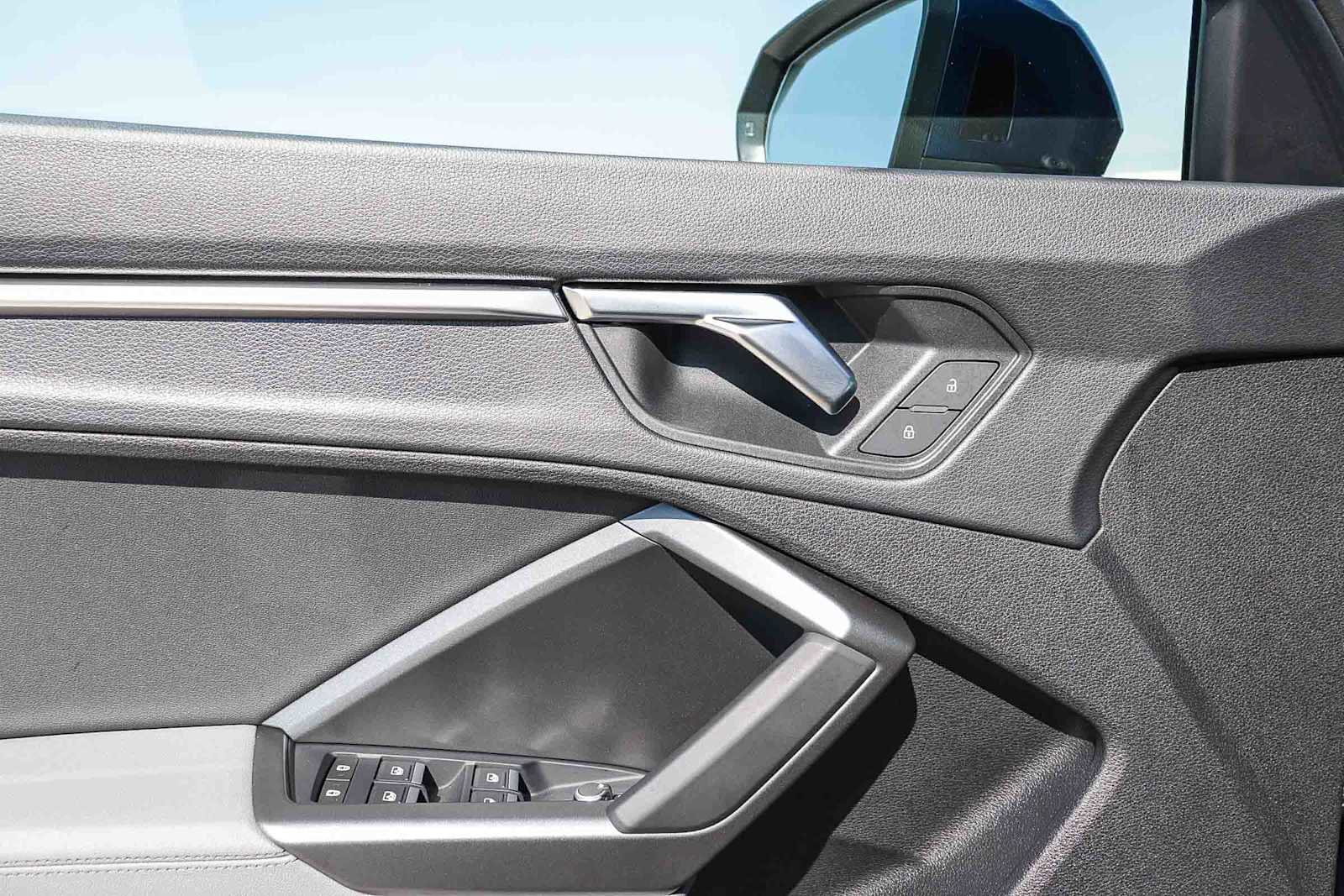 Used 2025 Audi Q3 2.0T Premium w/ Convenience Package image 28