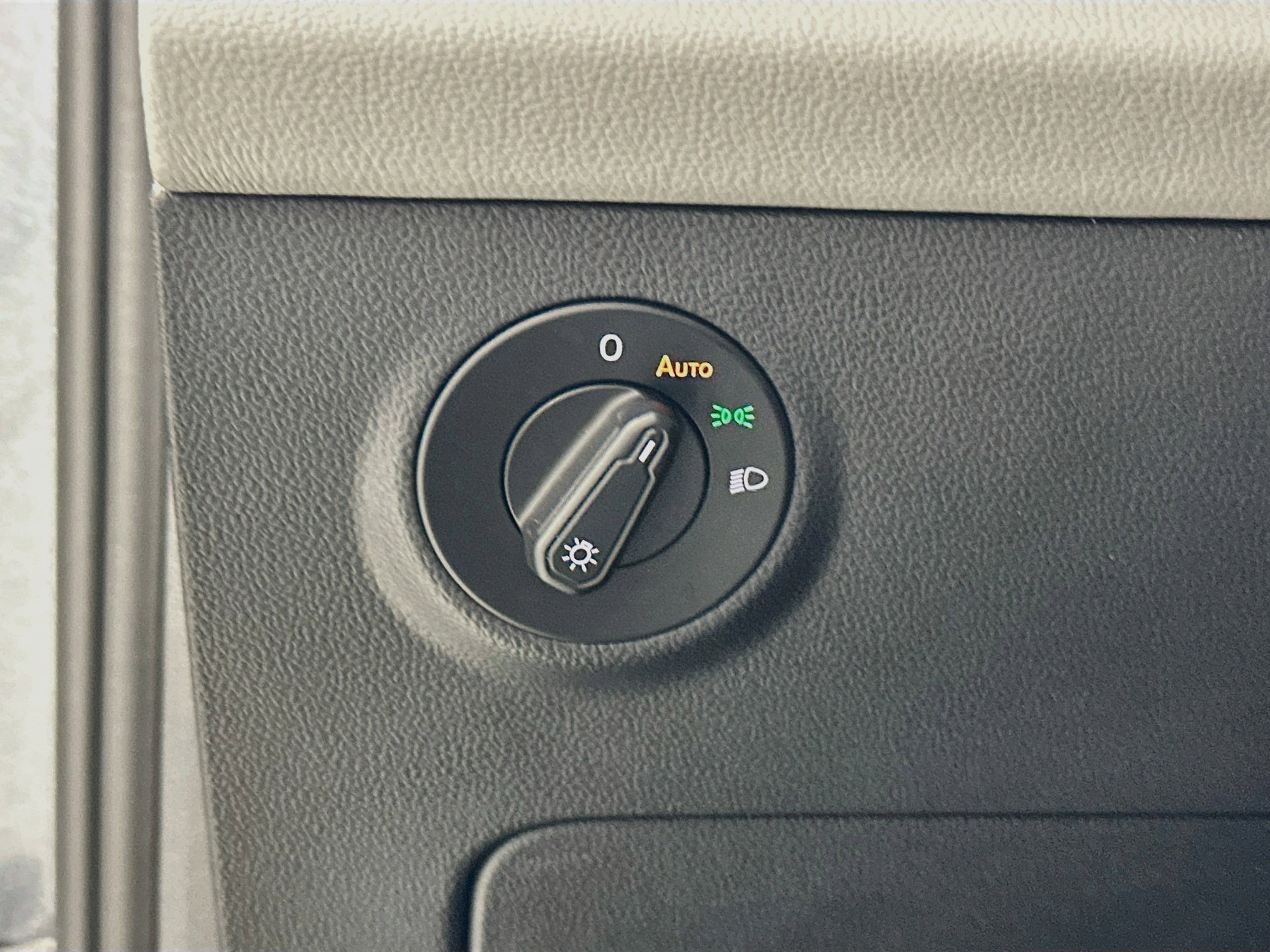 Used 2022 Volkswagen Taos SE FWD image 10