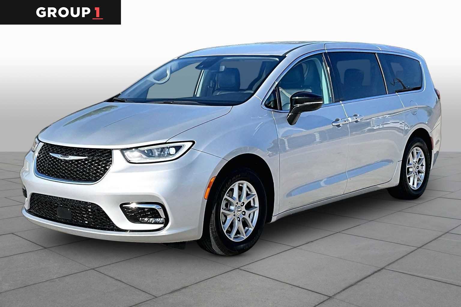 Used 2024 Chrysler Pacifica Touring-L FWD image 1