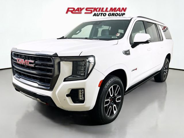 Used 2023 GMC Yukon XL AT4 w/ Technology Package AWD/4WD image 3