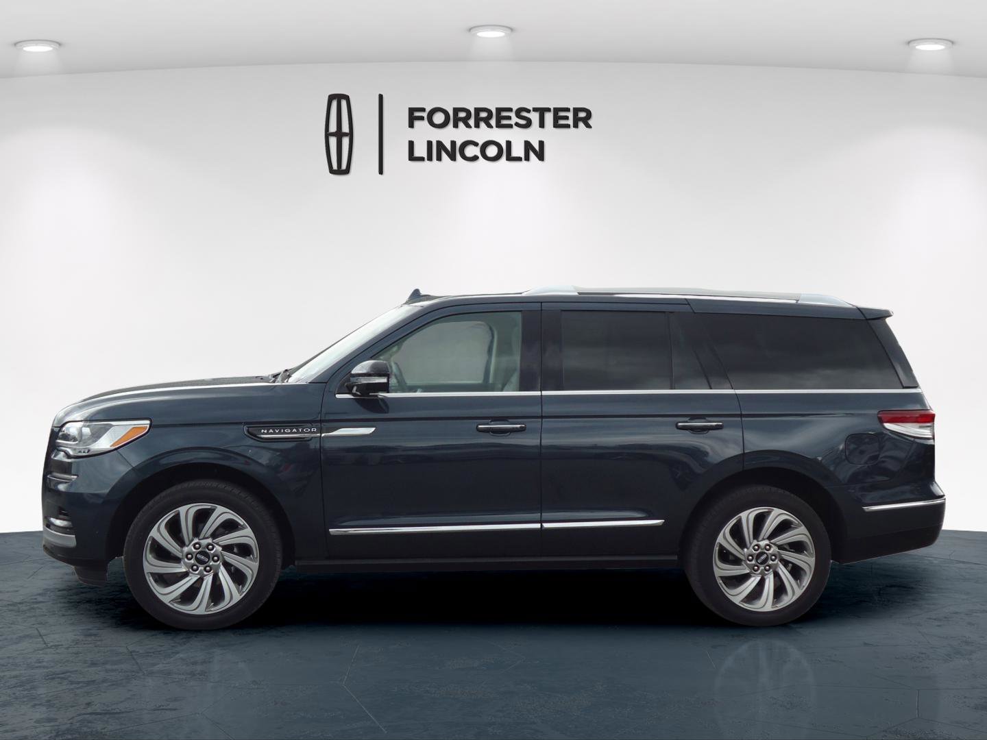 Certified 2024 Lincoln Navigator Reserve AWD/4WD image 6