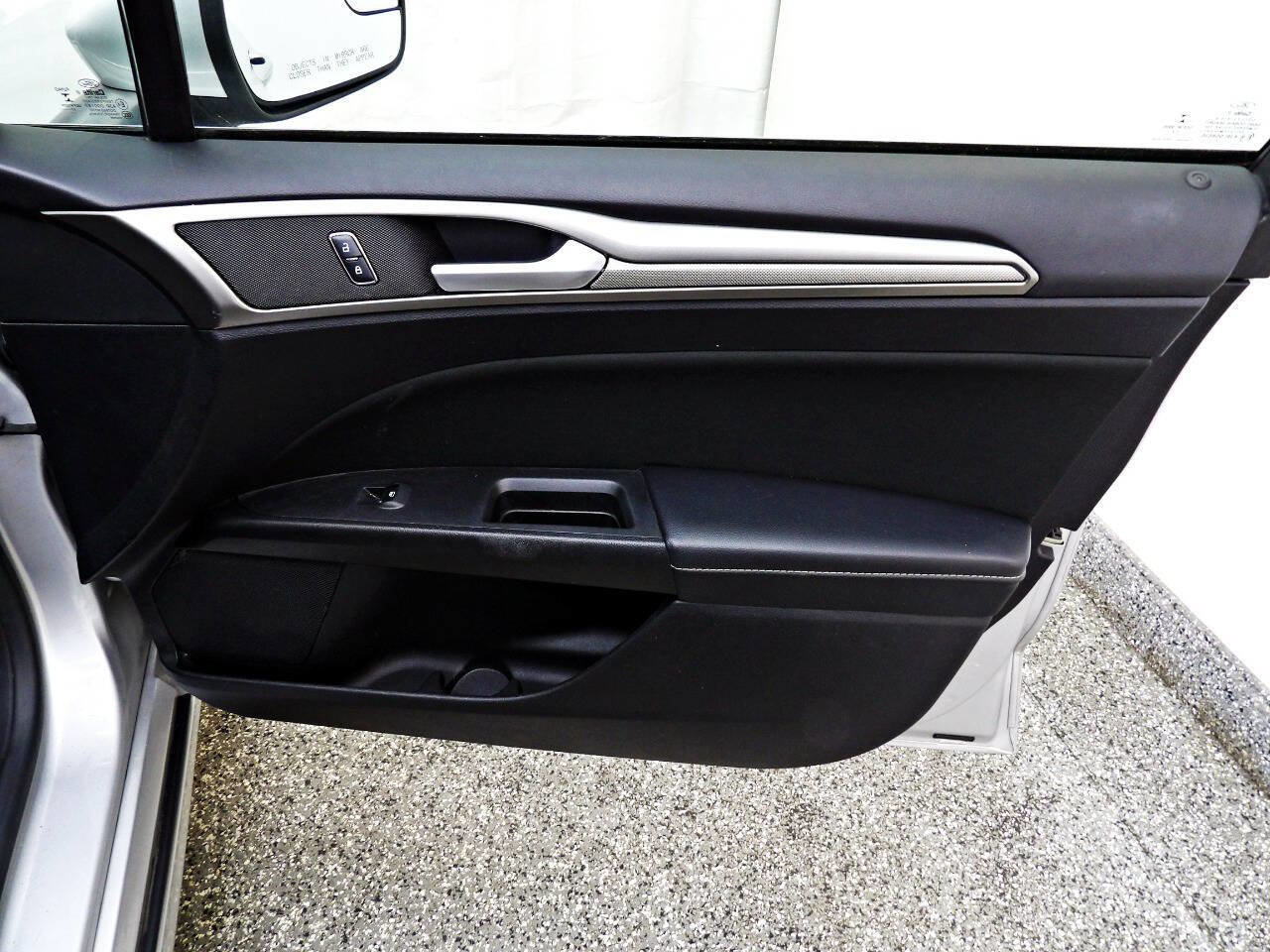 Used 2018 Ford Fusion SE image 11