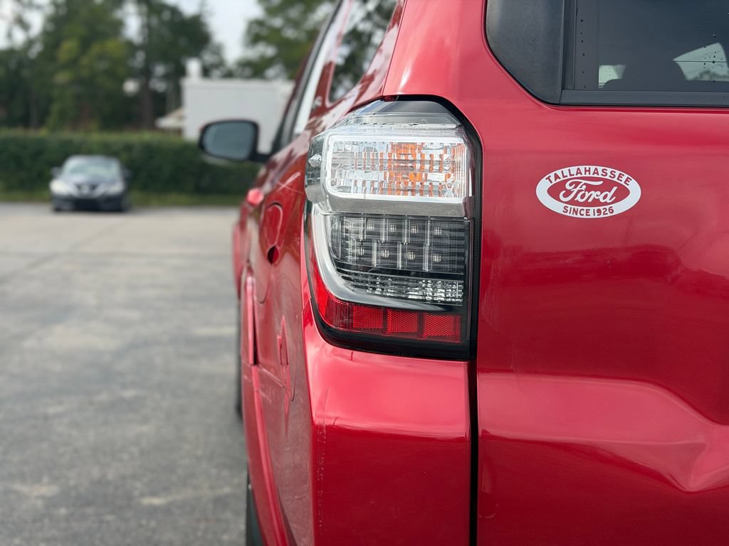 Used 2014 Toyota 4Runner SR5 AWD/4WD image 11