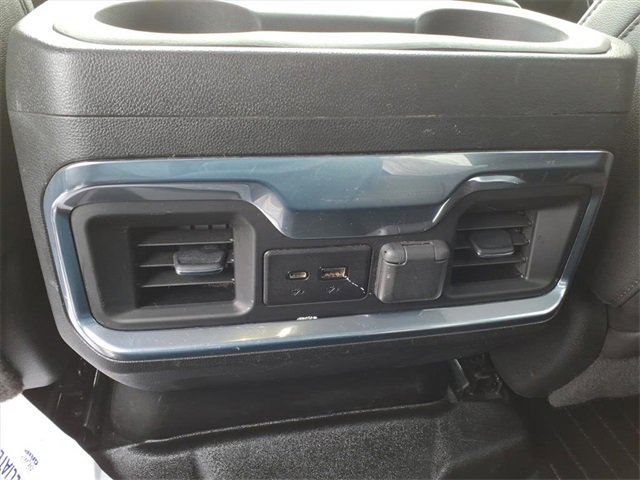 Used 2022 GMC Sierra 3500 SLT w/ SLT Convenience Package image 16