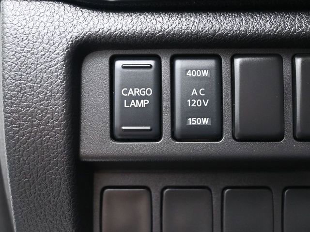 Used 2024 Nissan Titan SV w/ SV Convenience Package image 30