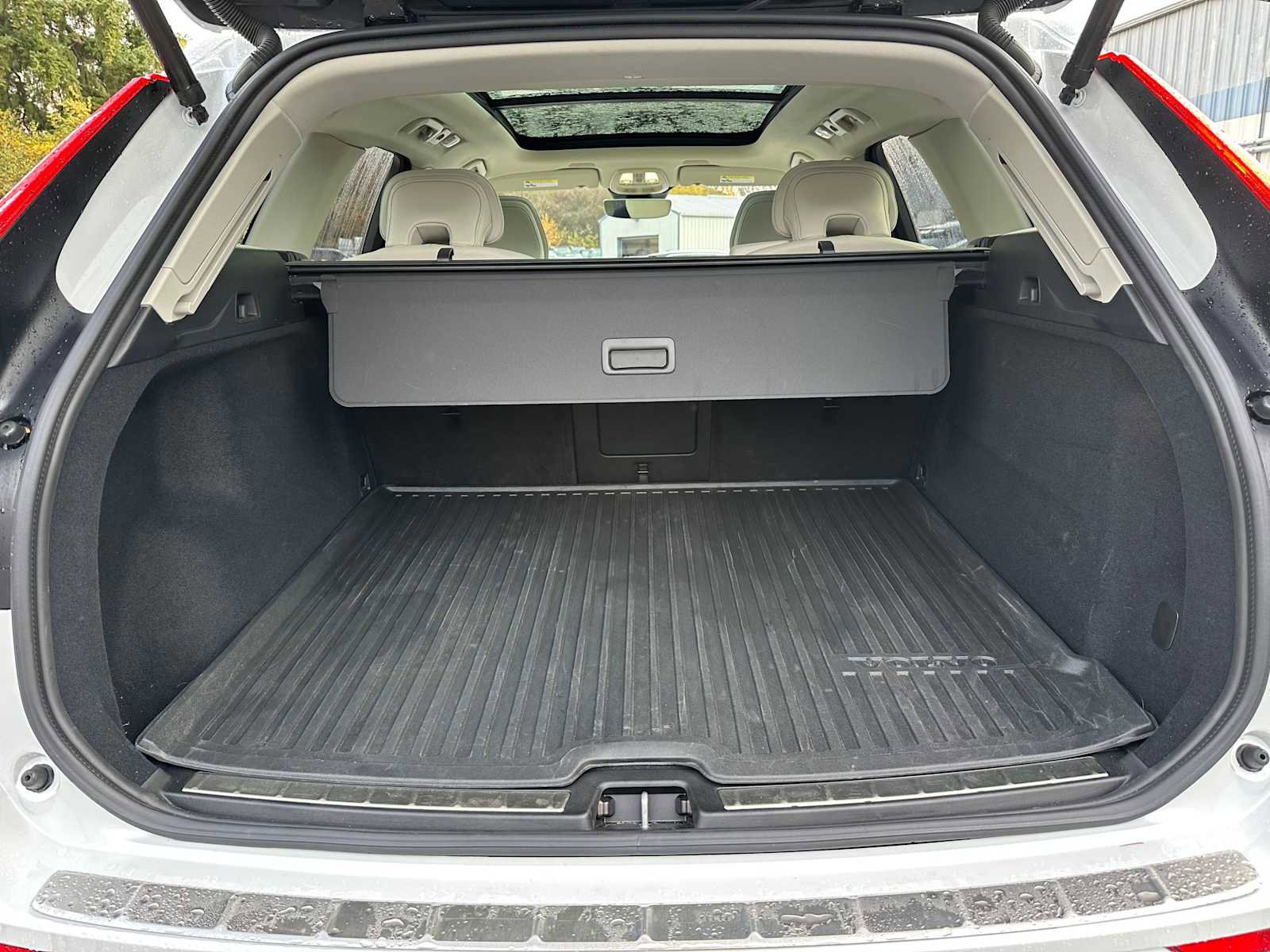 Used 2025 Volvo XC60 B5 Plus w/ Protection Package Premier image 14