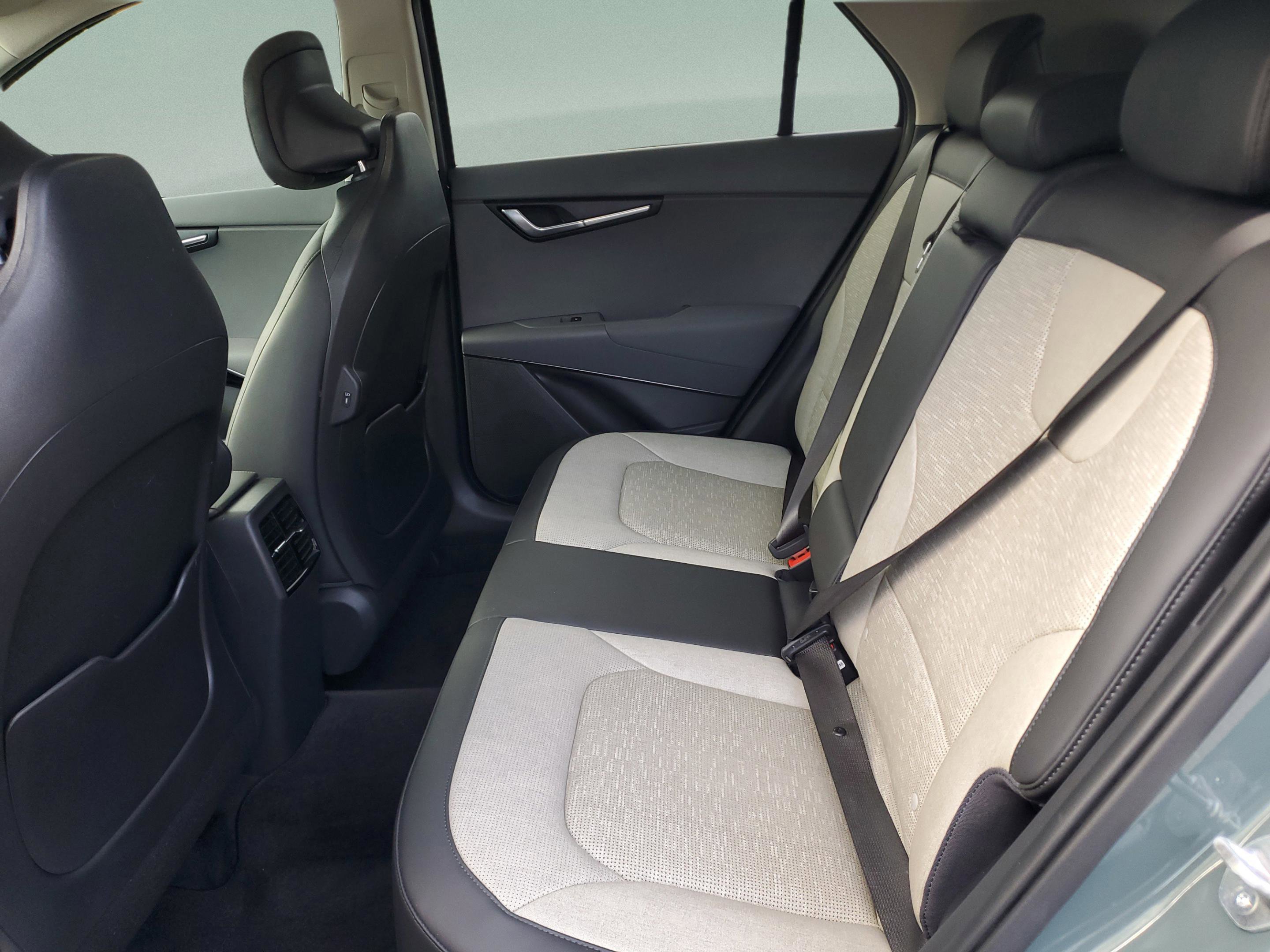 Certified 2024 Kia Niro SX Touring image 11