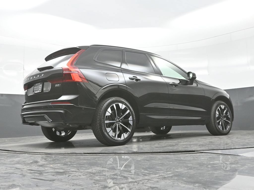 Used 2026 Volvo XC60 B5 Plus AWD/4WD image 28