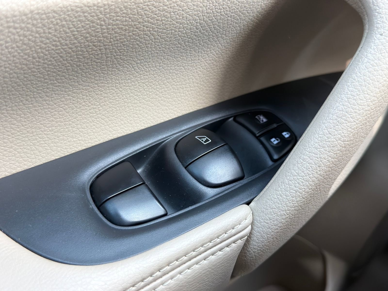 Used 2015 Nissan Rogue SL image 21