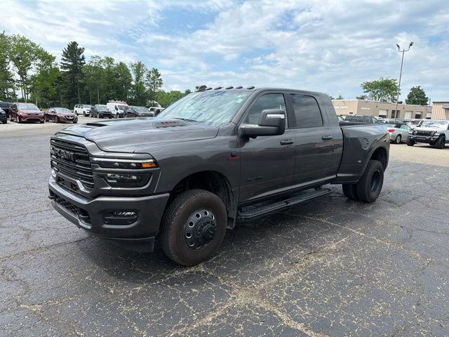 Used 2025 RAM 3500 Laramie AWD/4WD image 4