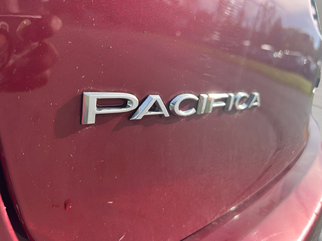 Used 2018 Chrysler Pacifica Touring Plus w/ Tire & Wheel Group FWD image 34