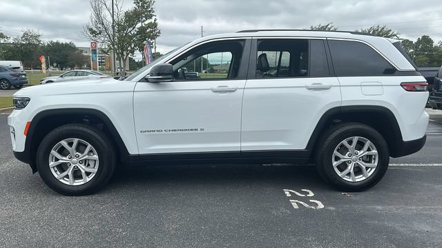 Used 2024 Jeep Grand Cherokee Limited RWD image 4