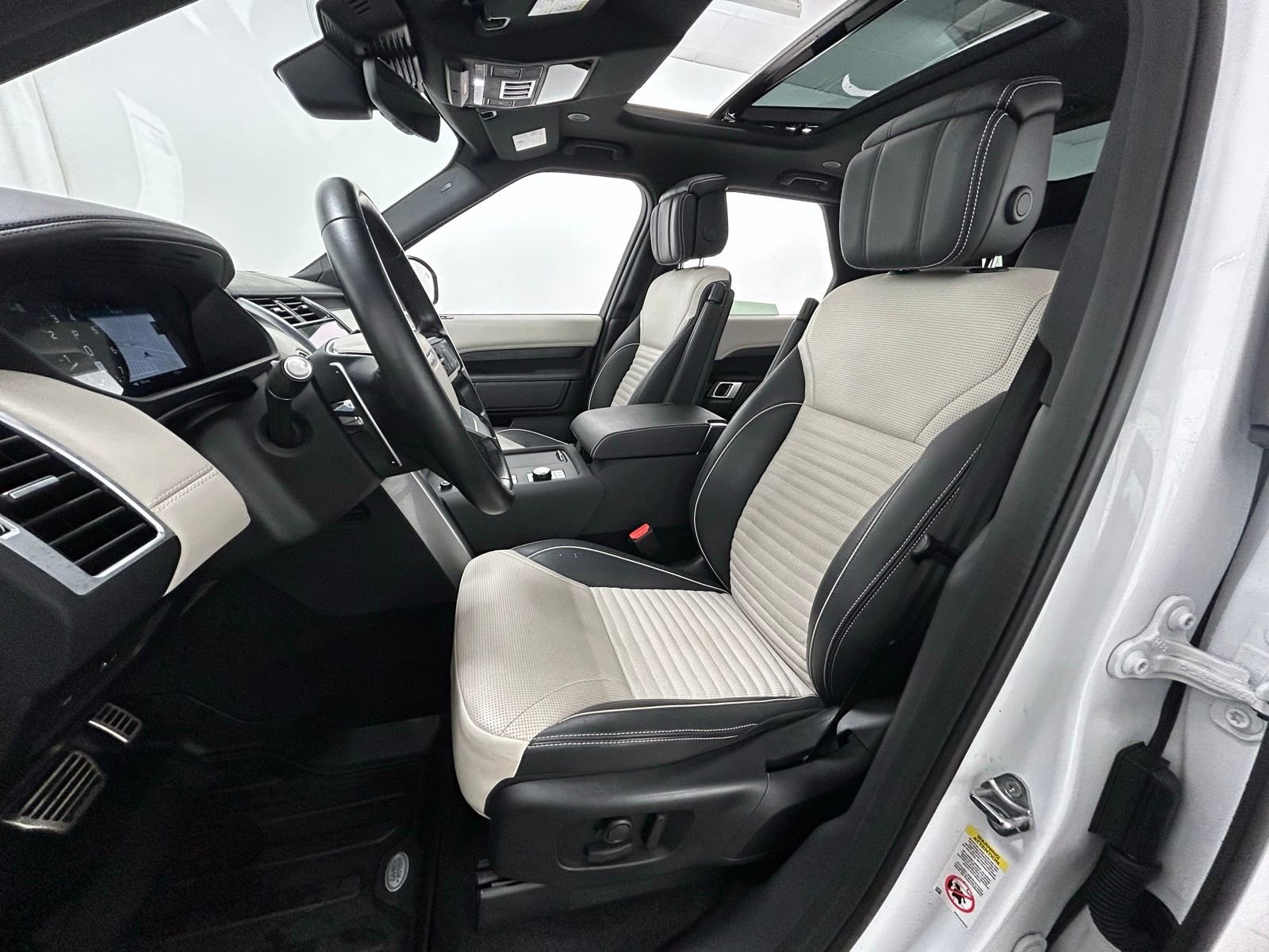 Used 2023 Land Rover Discovery HSE R-Dynamic image 28