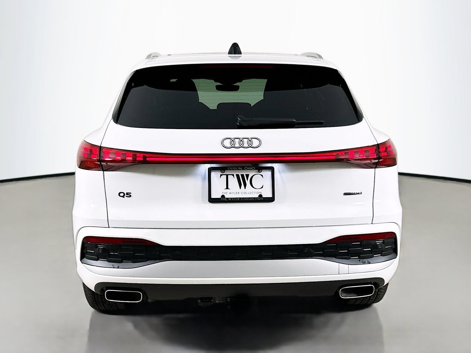 Used 2025 Audi Q5 Premium Plus w/ Premium Plus AWD/4WD image 6