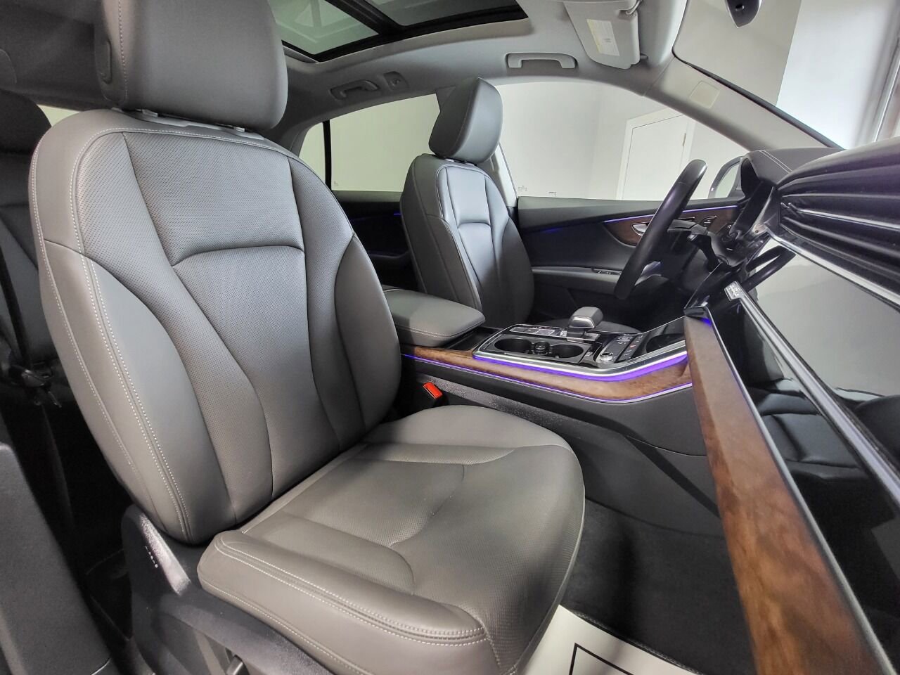 Used 2019 Audi Q8 Premium Plus AWD/4WD image 21