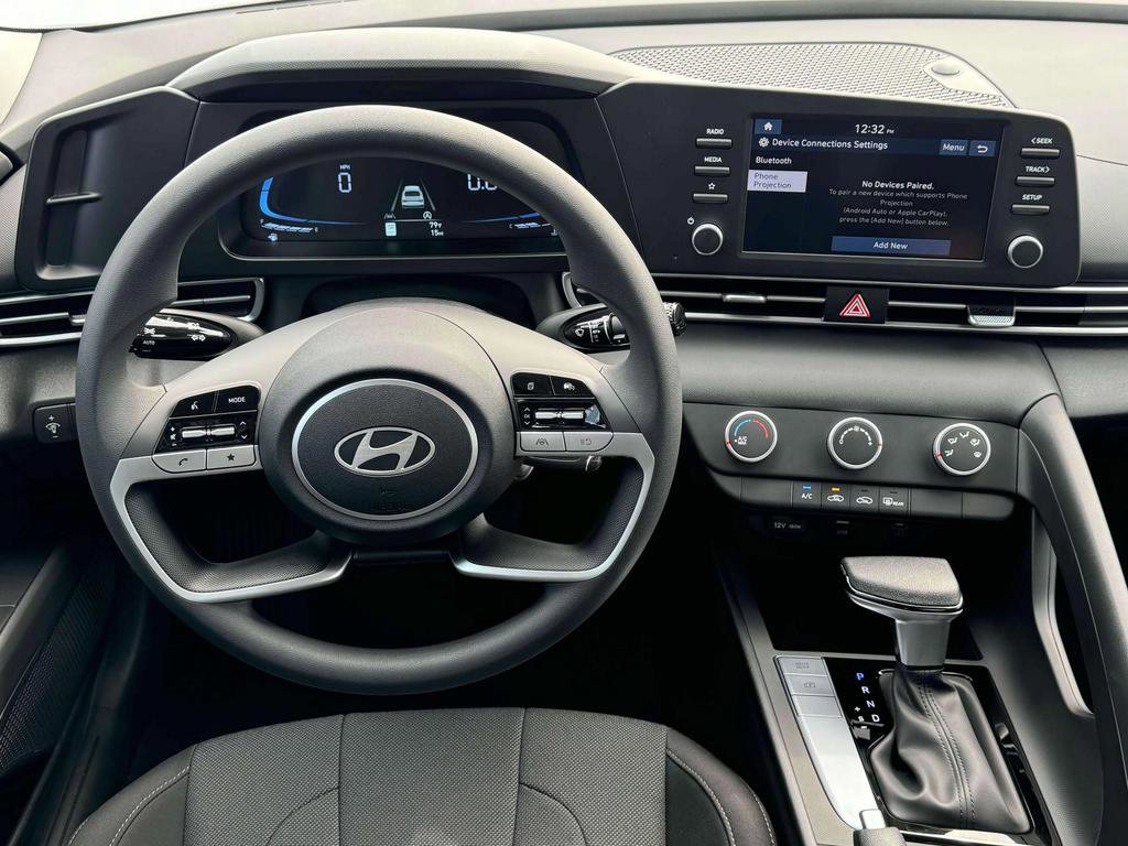 Used 2025 Hyundai Elantra SE image 19