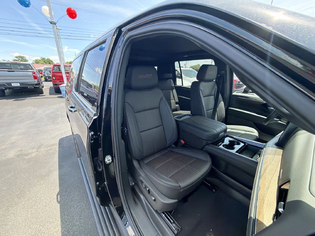 New 2026 Chevrolet Suburban High Country AWD/4WD image 32