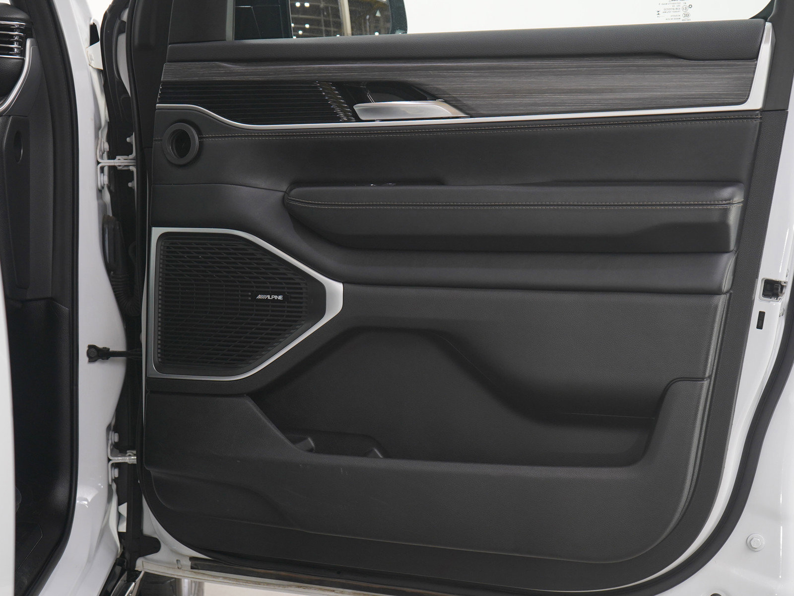 Used 2024 Jeep Wagoneer L Series II w/ Flexible Seating Group image 14