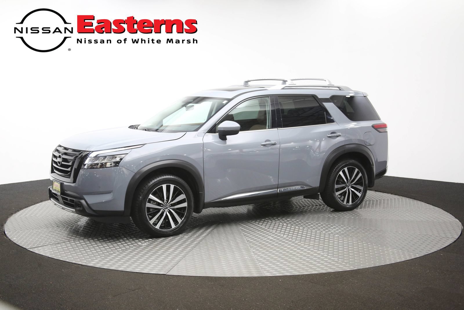 Used 2024 Nissan Pathfinder Platinum w/ Black Appearance Package AWD/4WD image 61