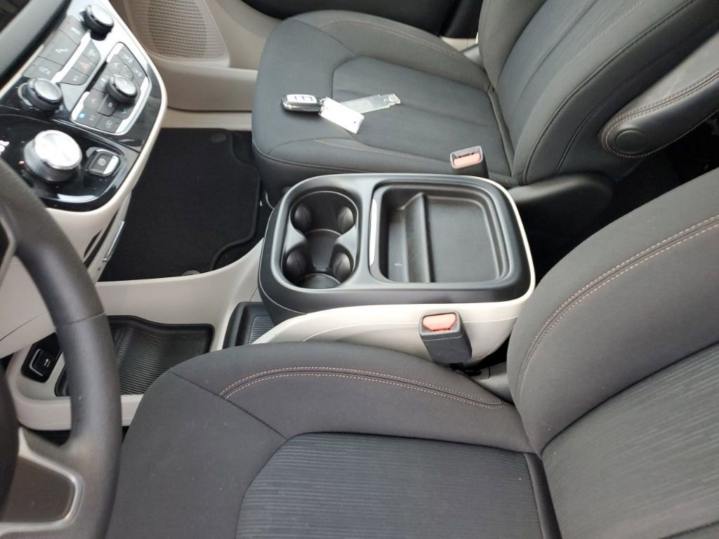 Used 2018 Chrysler Pacifica Touring Plus image 28