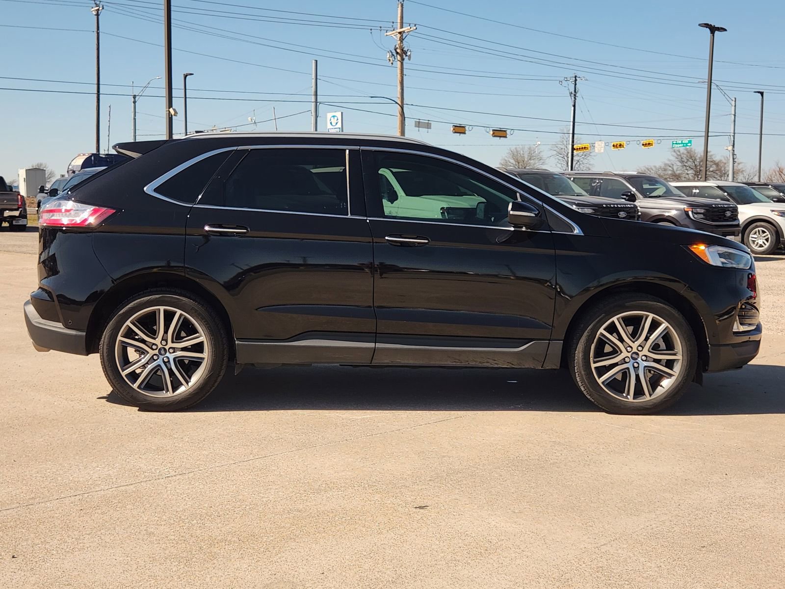 Used 2021 Ford Edge Titanium w/ Equipment Group 301A image 7