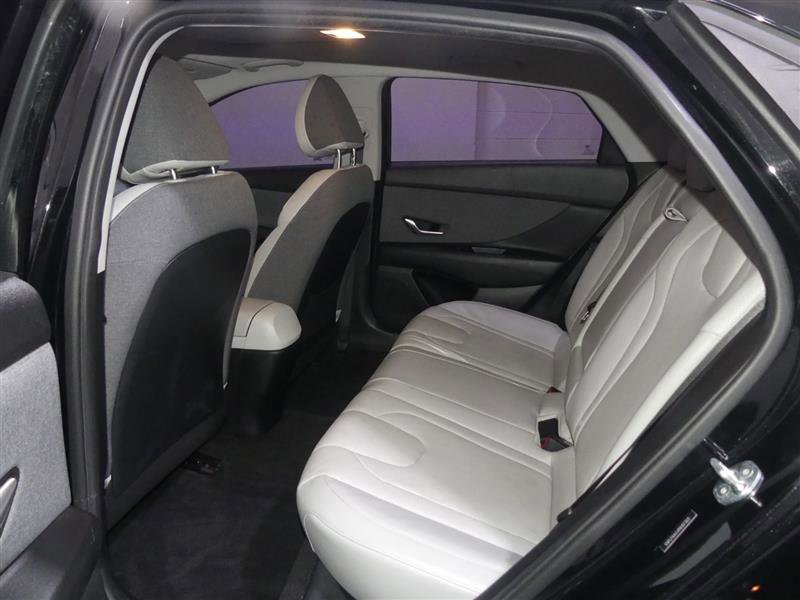 Used 2022 Hyundai Elantra Limited image 27