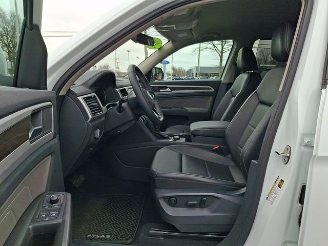 Used 2023 Volkswagen Atlas SE w/ Black Wheel Package image 13