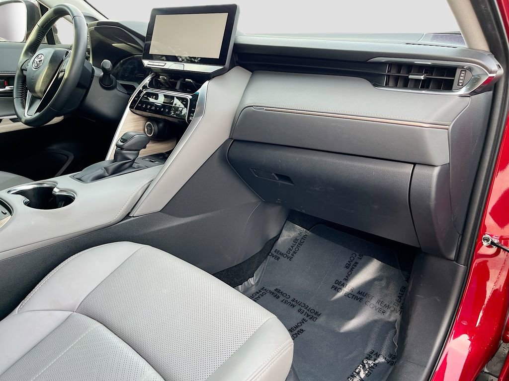 Used 2024 Toyota Venza Limited image 26