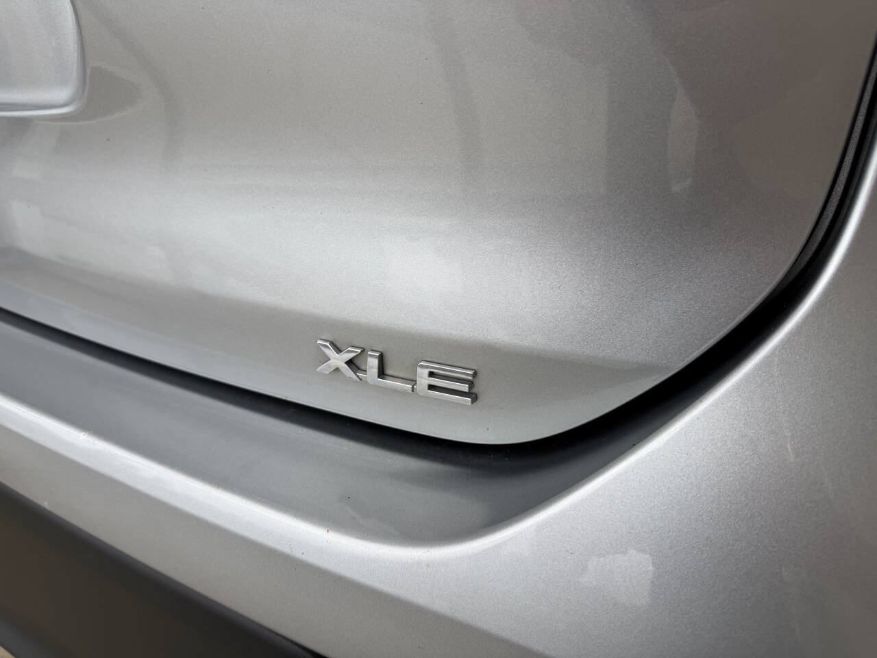 Used 2022 Toyota Highlander XLE AWD/4WD image 41