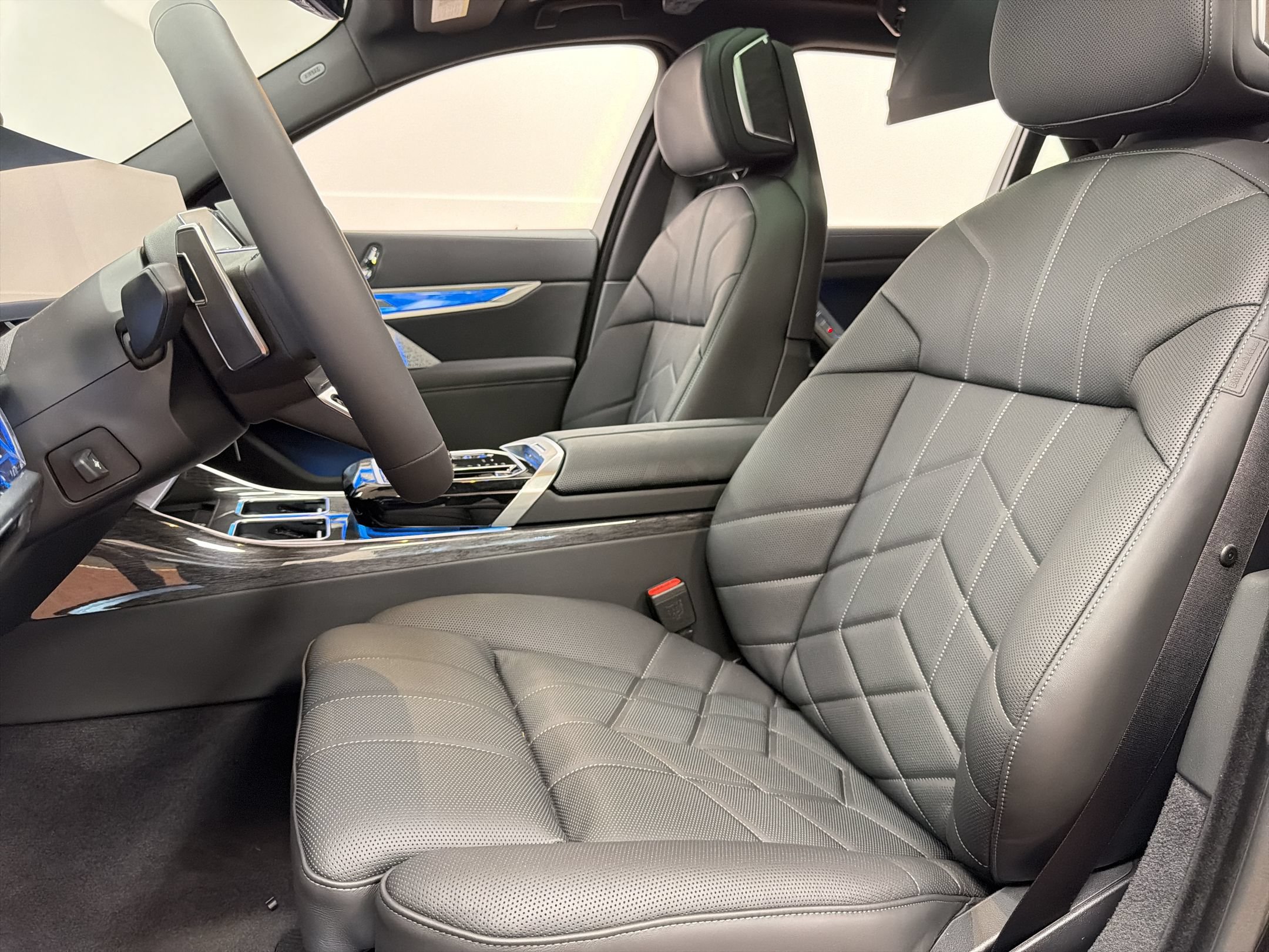 New 2026 BMW 760i xDrive w/ Executive Package AWD/4WD image 5