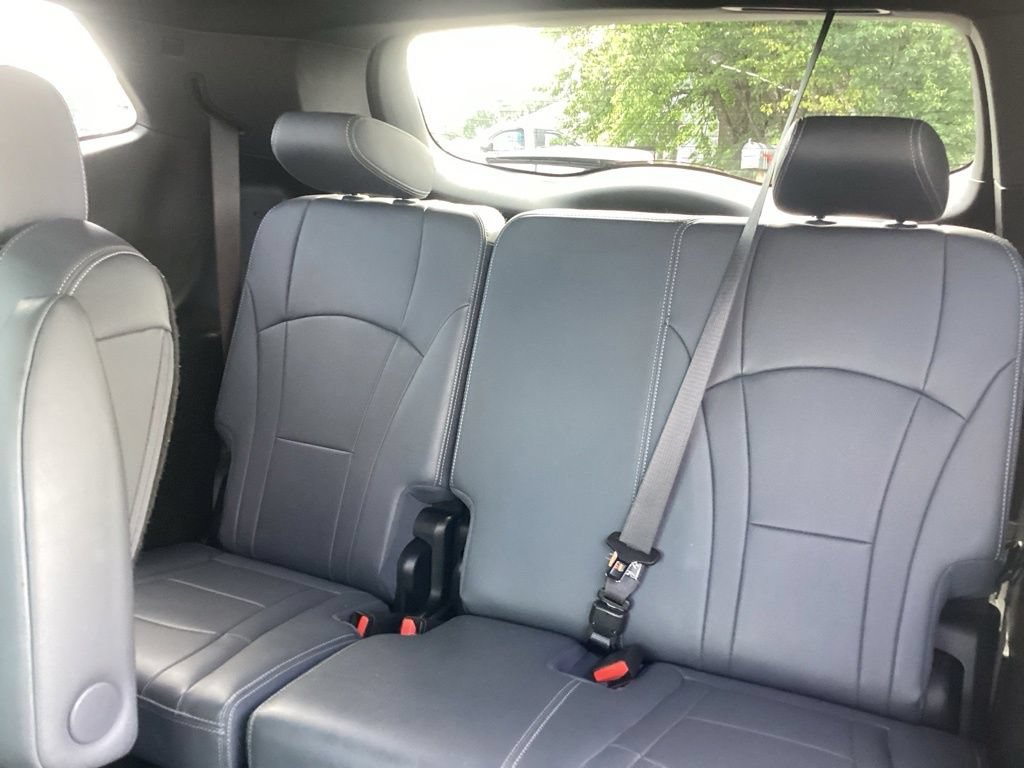 Used 2023 Buick Enclave Essence AWD/4WD image 18