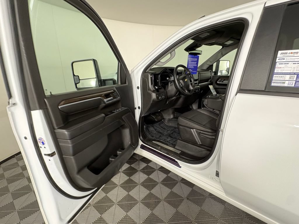 Used 2024 Chevrolet Silverado 3500 LT AWD/4WD image 11