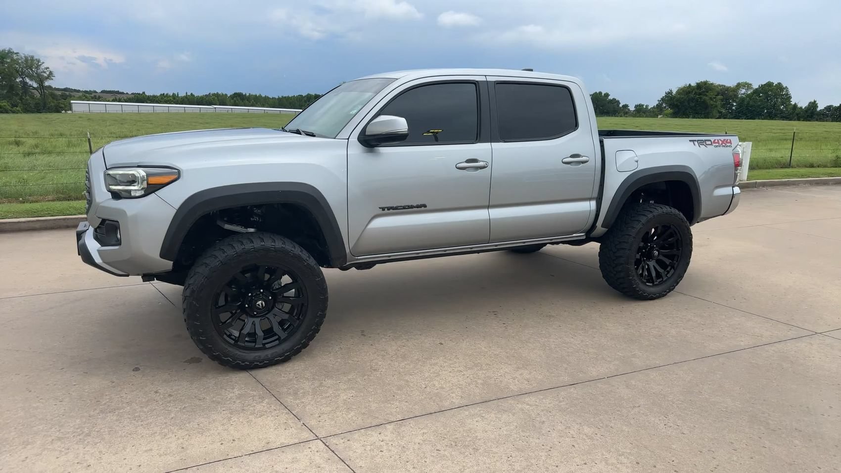 Used 2022 Toyota Tacoma TRD Off-Road AWD/4WD image 5